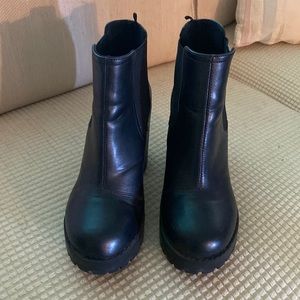 Chunky heel Chelsea boots